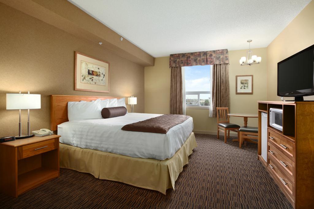 Days Inn & Suites By Wyndham West Edmonton Exterior photo